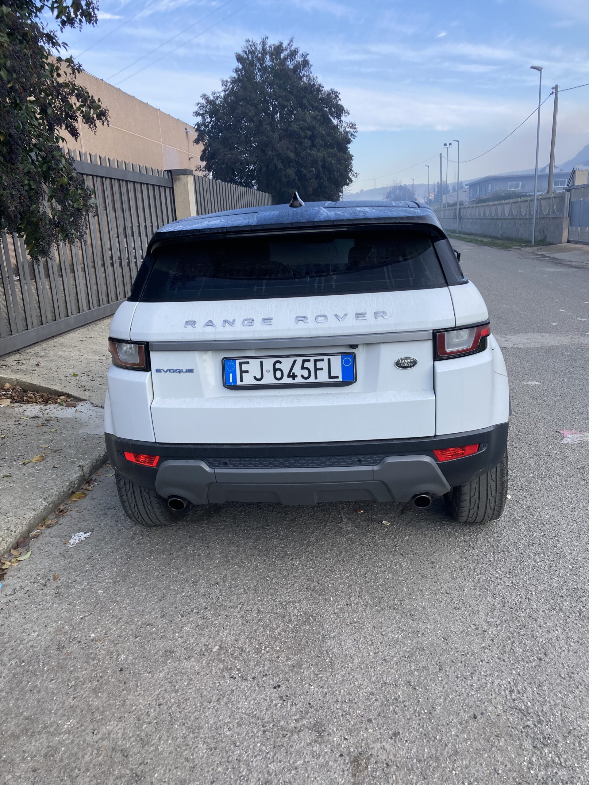 
								RANGE ROVER EVOQUE pieno									